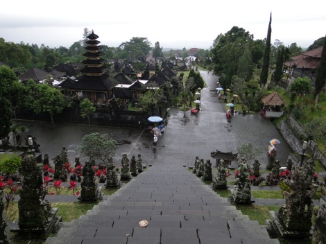 Besakih temple, šventykla, gangs, mafia, scam, reketas, reketininkai, Bali, Indonesia
