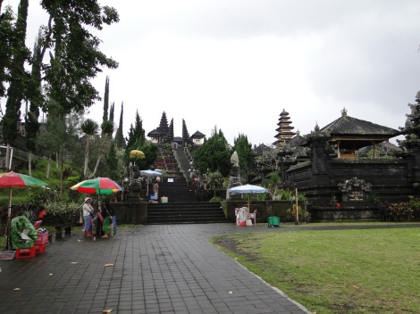Besakih temple, šventykla, Bali, Balis, Indonesia, Indonezija, inside, viduje
